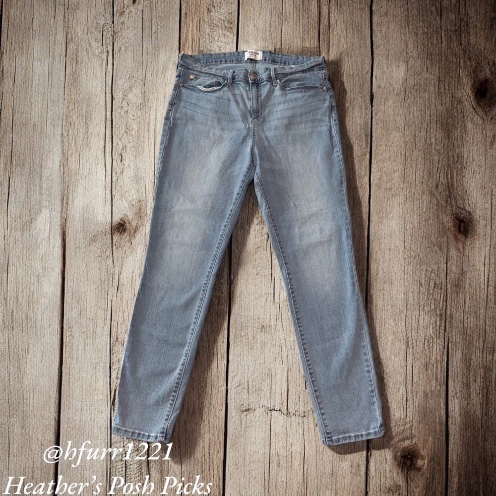 WOMEN'S DENIZEN MID RISE SKINNY JEANS SIZE 16